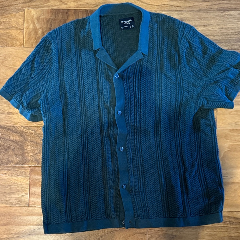 Men’s Abercrombie & Fitch Dark green Button-Up Sweater. Size XL